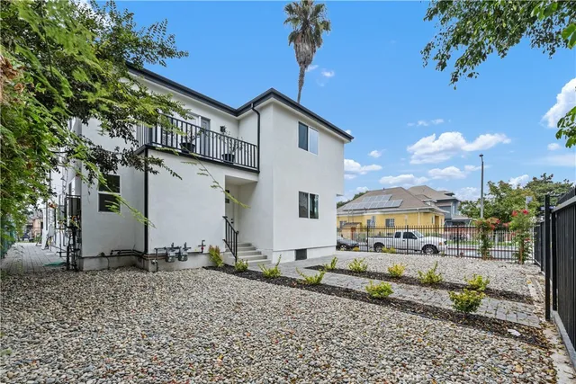 $3,700 | 2415 Stanford Avenue, Los Angeles, CA 90011