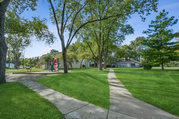 $179,900 | 2400 Light Road, Unit 112, Oswego, IL 60543