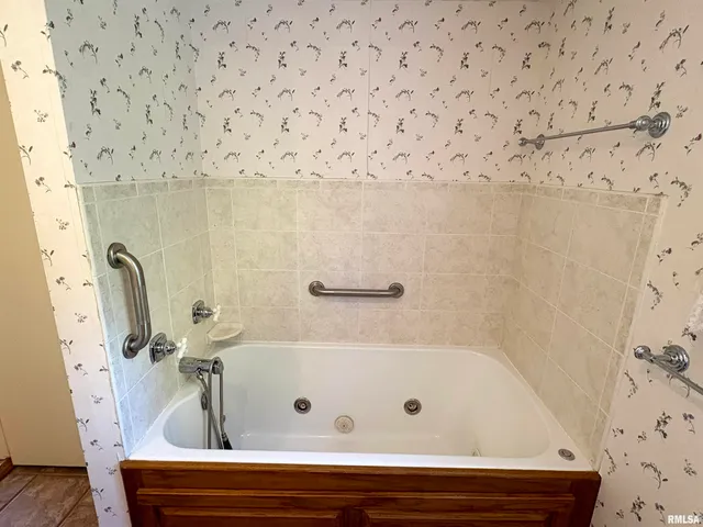 $219,999 | 5805 Sioux Trail South, Peoria, IL 61607