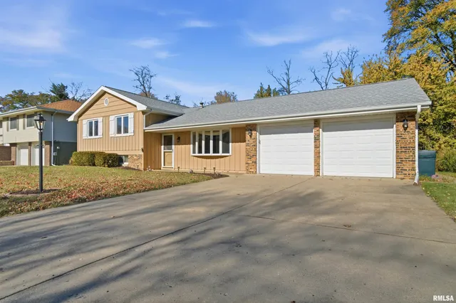 $219,999 | 5805 Sioux Trail South, Peoria, IL 61607