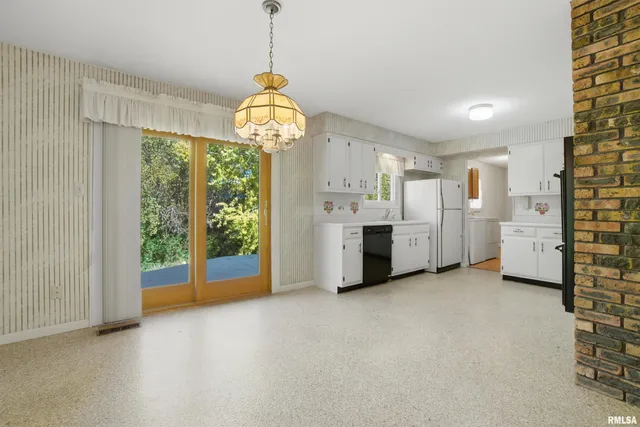 $219,999 | 5805 Sioux Trail South, Peoria, IL 61607