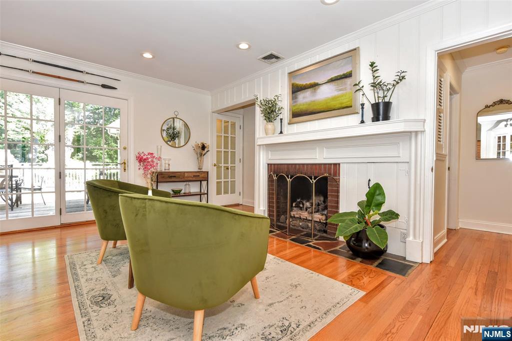 379 Martom Road Wyckoff, NJ 07481 - Photo 9 of 43 Gallery Image 9