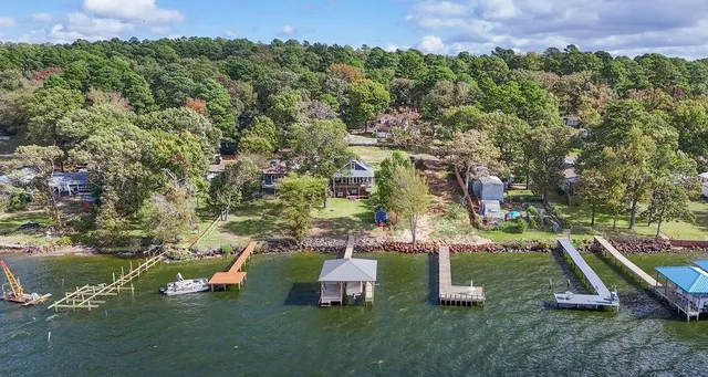 $499,000 | 17225 Lakeside Drive, Flint, TX 75762