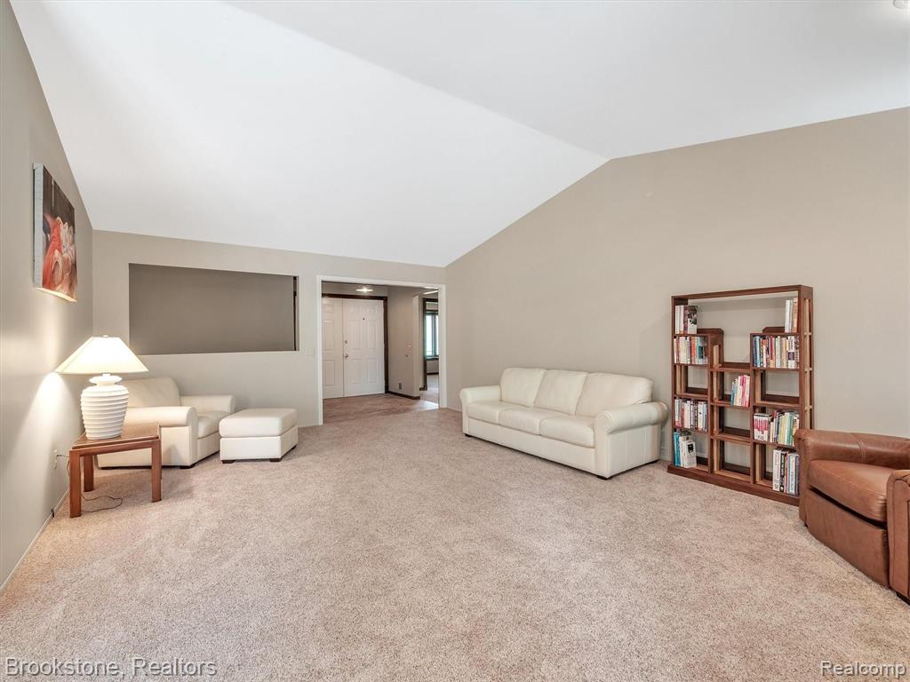 2093 Warrington Road Rochester Hills, MI 48307 - Photo 6 of 39