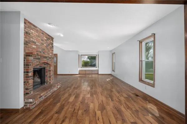 $475,000 | 6585 Northeast Catawba Road, Breckenridge, MO 64625