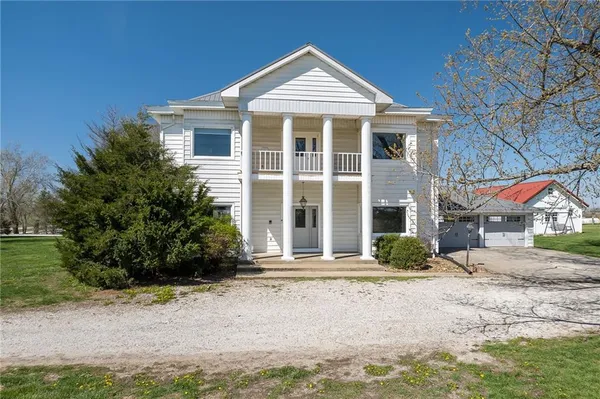 $475,000 | 6585 Northeast Catawba Road, Breckenridge, MO 64625