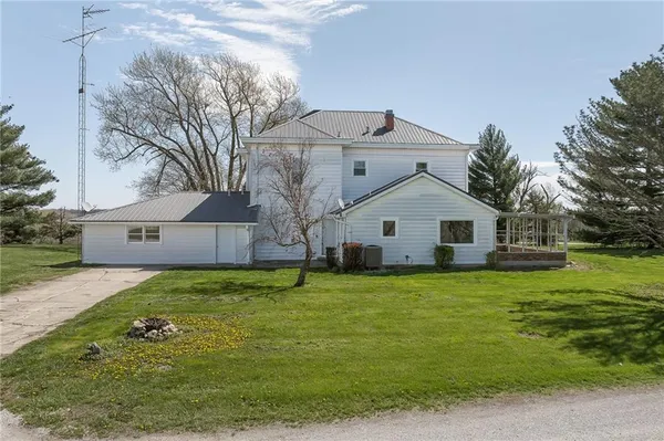 $475,000 | 6585 Northeast Catawba Road, Breckenridge, MO 64625