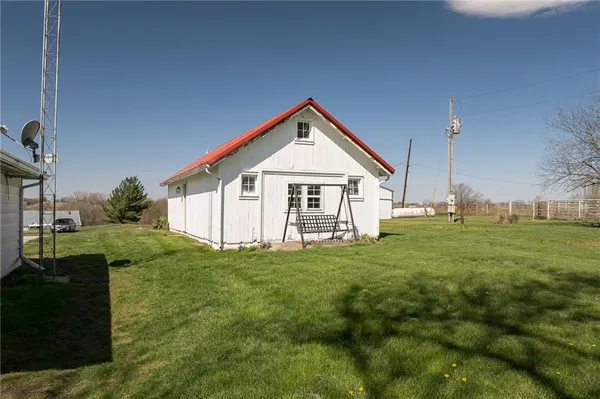 $475,000 | 6585 Northeast Catawba Road, Breckenridge, MO 64625