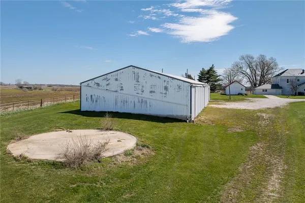 $475,000 | 6585 Northeast Catawba Road, Breckenridge, MO 64625