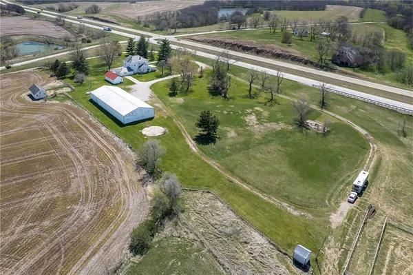 $475,000 | 6585 Northeast Catawba Road, Breckenridge, MO 64625