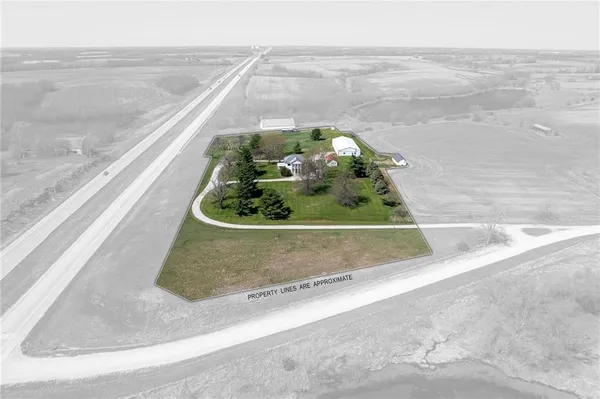 $475,000 | 6585 Northeast Catawba Road, Breckenridge, MO 64625