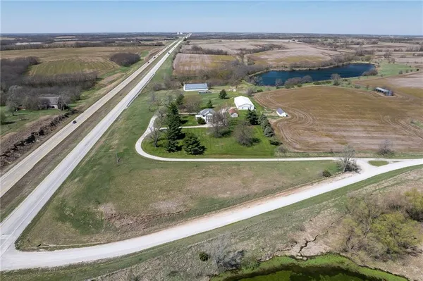 $475,000 | 6585 Northeast Catawba Road, Breckenridge, MO 64625