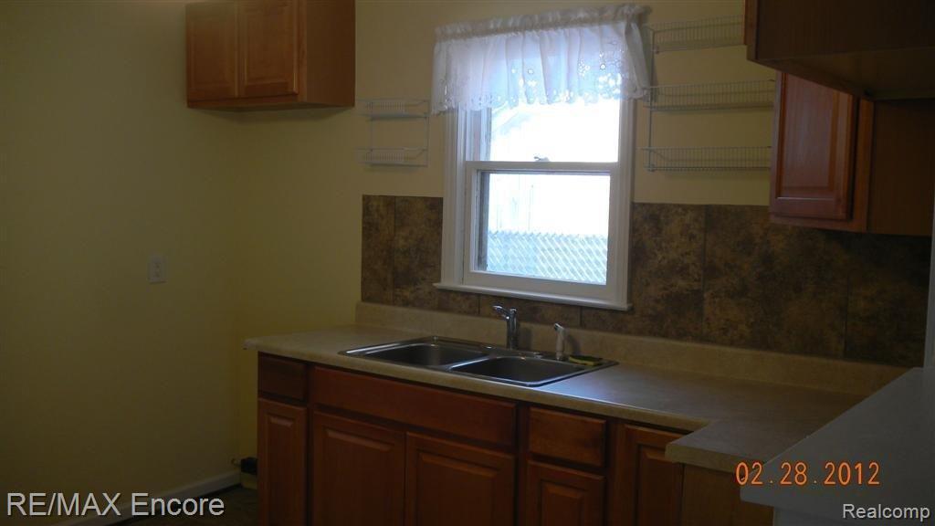 3351 Frembes Road Waterford, MI 48329 - Photo 7 of 11 3351 Frembes (5) (Large).JPG