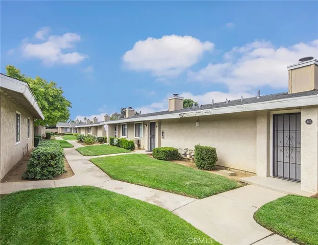 a view of a yard in front of a house