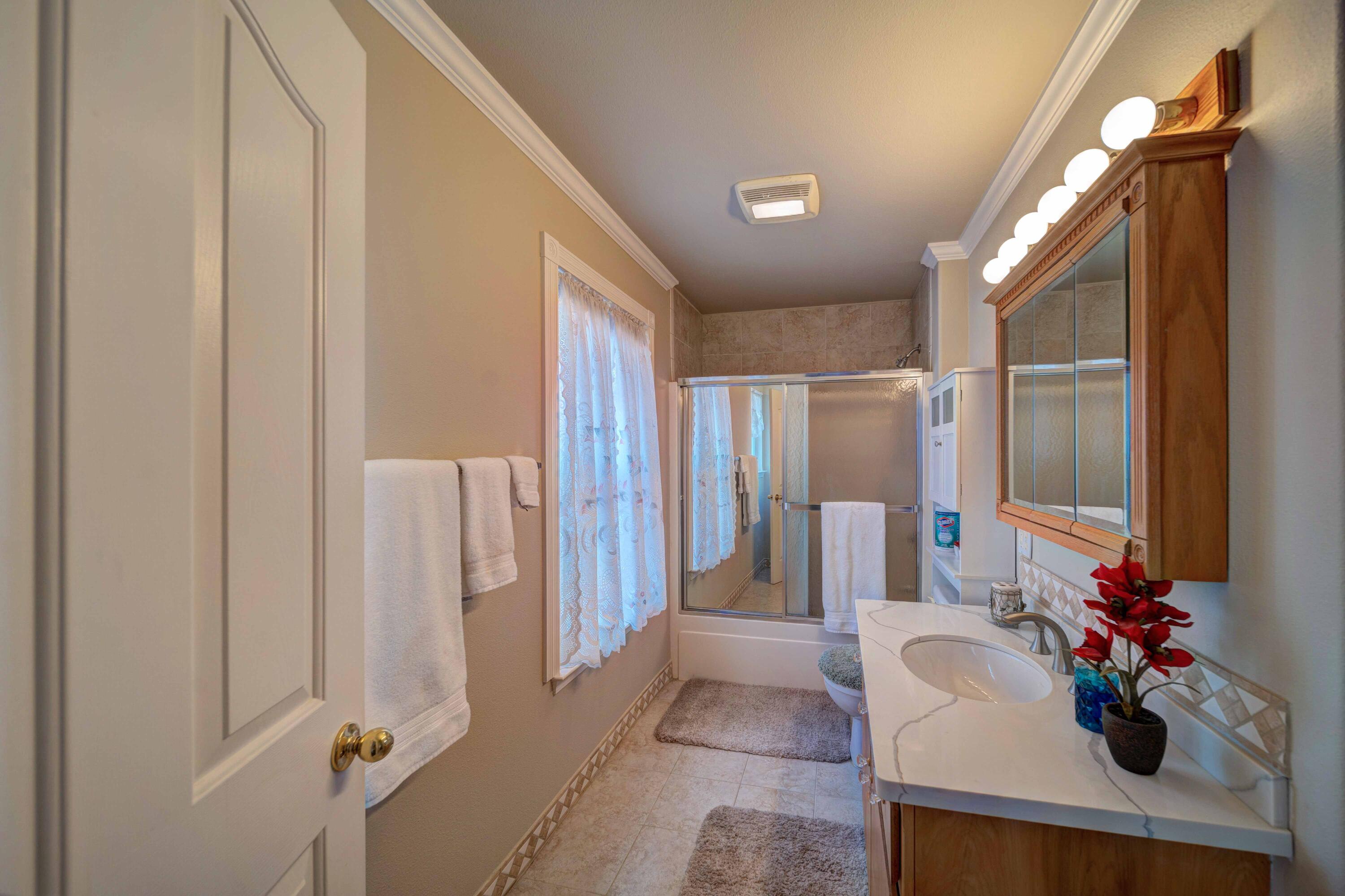 14944 Tollhouse Road Shasta, CA 96087 - Photo 22 of 61 Upstairs Guest Bath