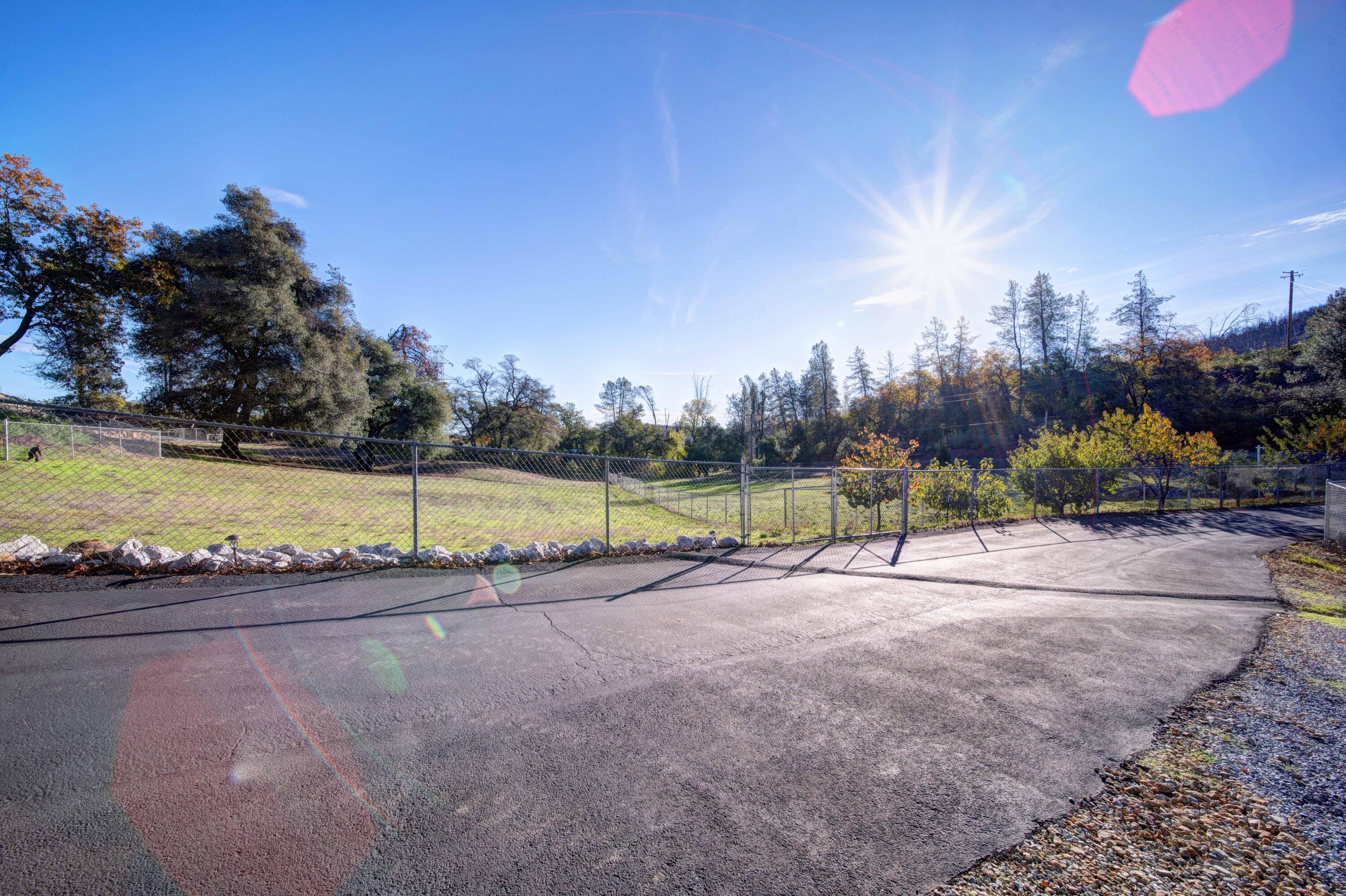 14944 Tollhouse Road Shasta, CA 96087 - Photo 54 of 61 Driveway