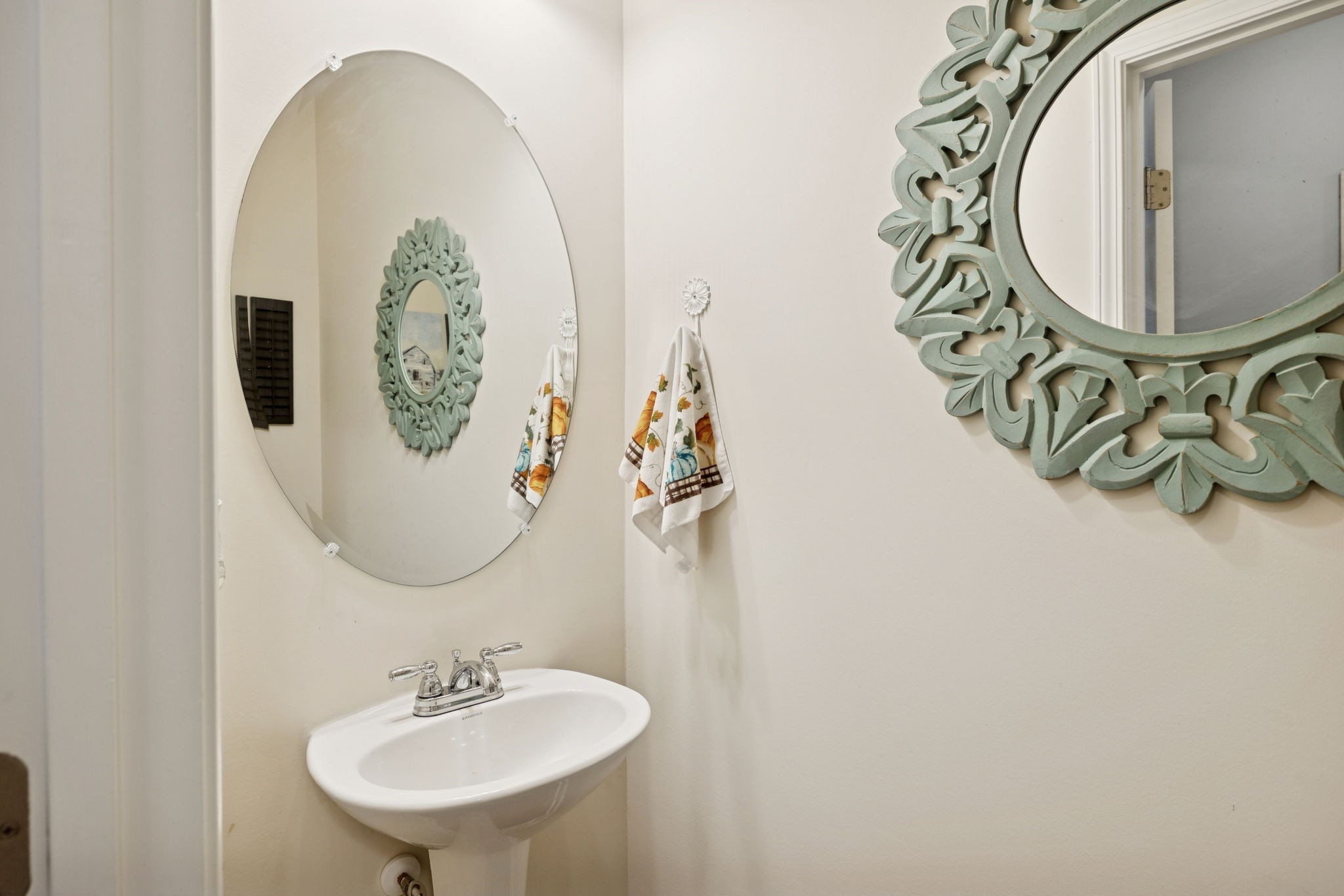 2605 Sherman Way Columbia, TN 38401 - Photo 10 of 22 a bathroom with a mirror and a sink