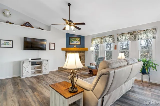 $330,000 | 1902 Glenn Court, Lake Sherwood, MO 63357