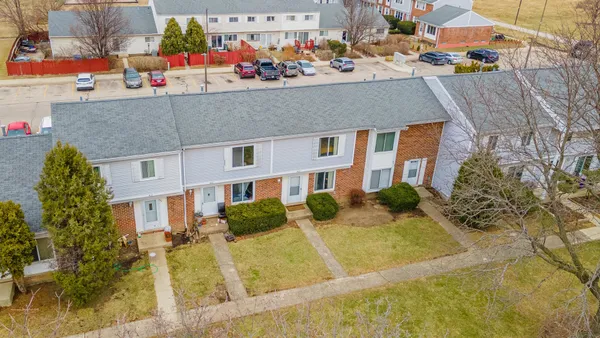 $215,000 | 408 Colony Court, Bolingbrook, IL 60440