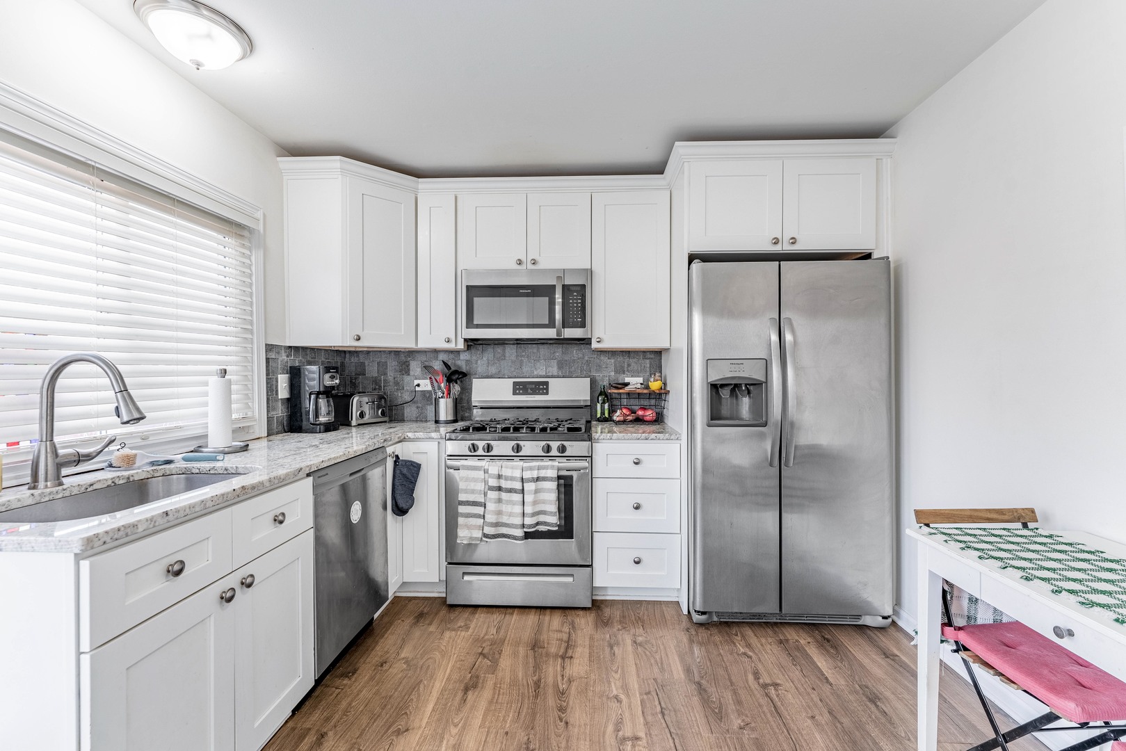 408 Colony Court Bolingbrook, IL 60440 - Photo 6 of 30