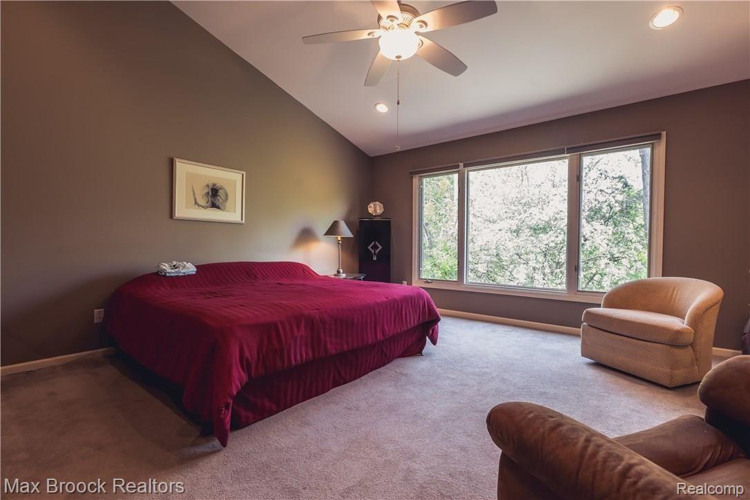 3147 Fairgrove Terrace, Unit 7 Rochester, MI 48309 - Photo 19 of 52 MASTER BEDROOM WITH VAULTED CEILING