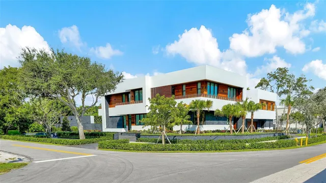 $9,800,000 | 9860 Northeast 5th Avenue Road, Miami Shores, FL 33138