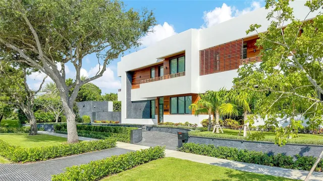 $9,800,000 | 9860 Northeast 5th Avenue Road, Miami Shores, FL 33138