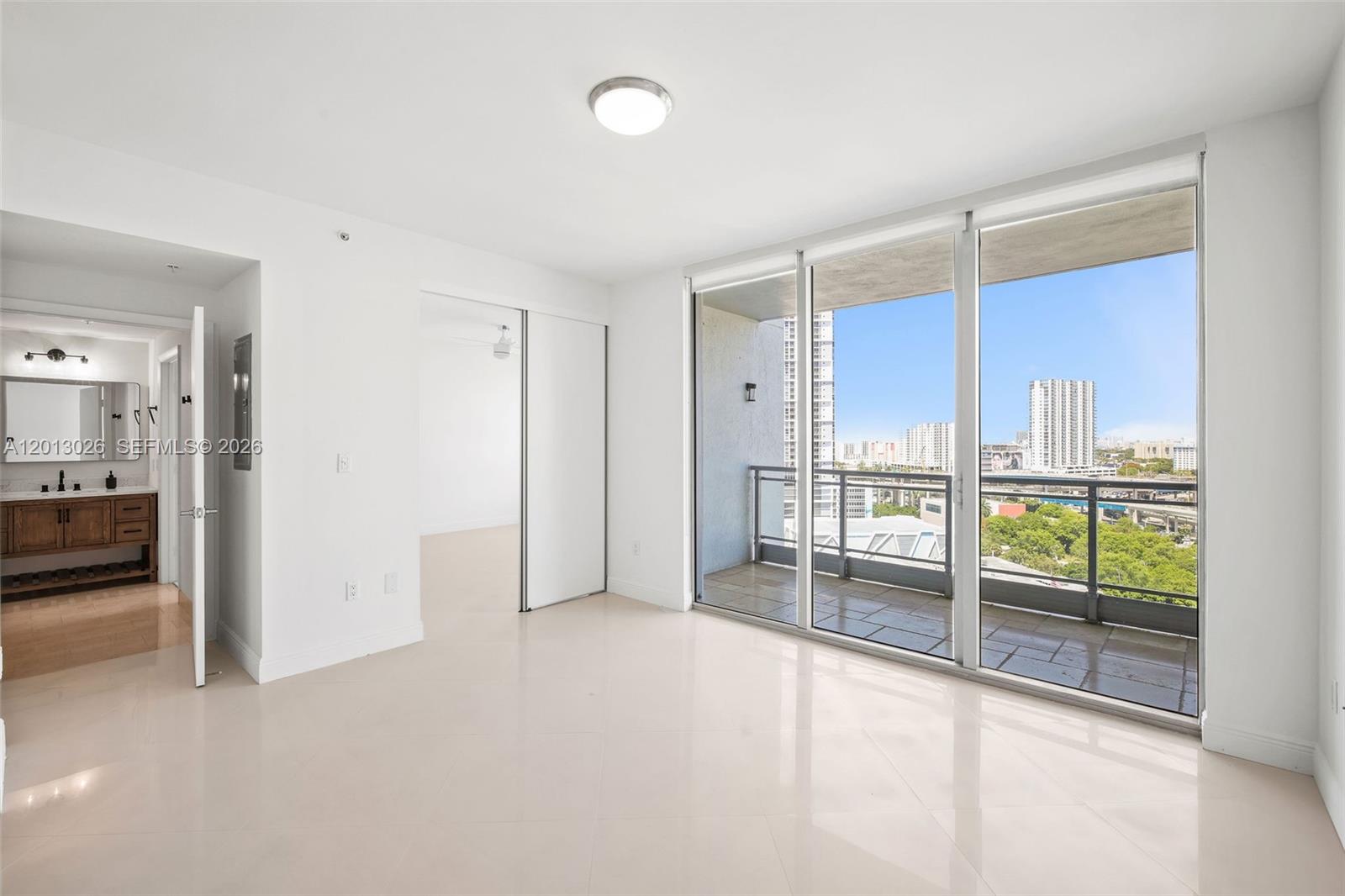 90 Southwest 3rd Street, Unit 1608 Miami, FL 33130 - Photo 4 of 41