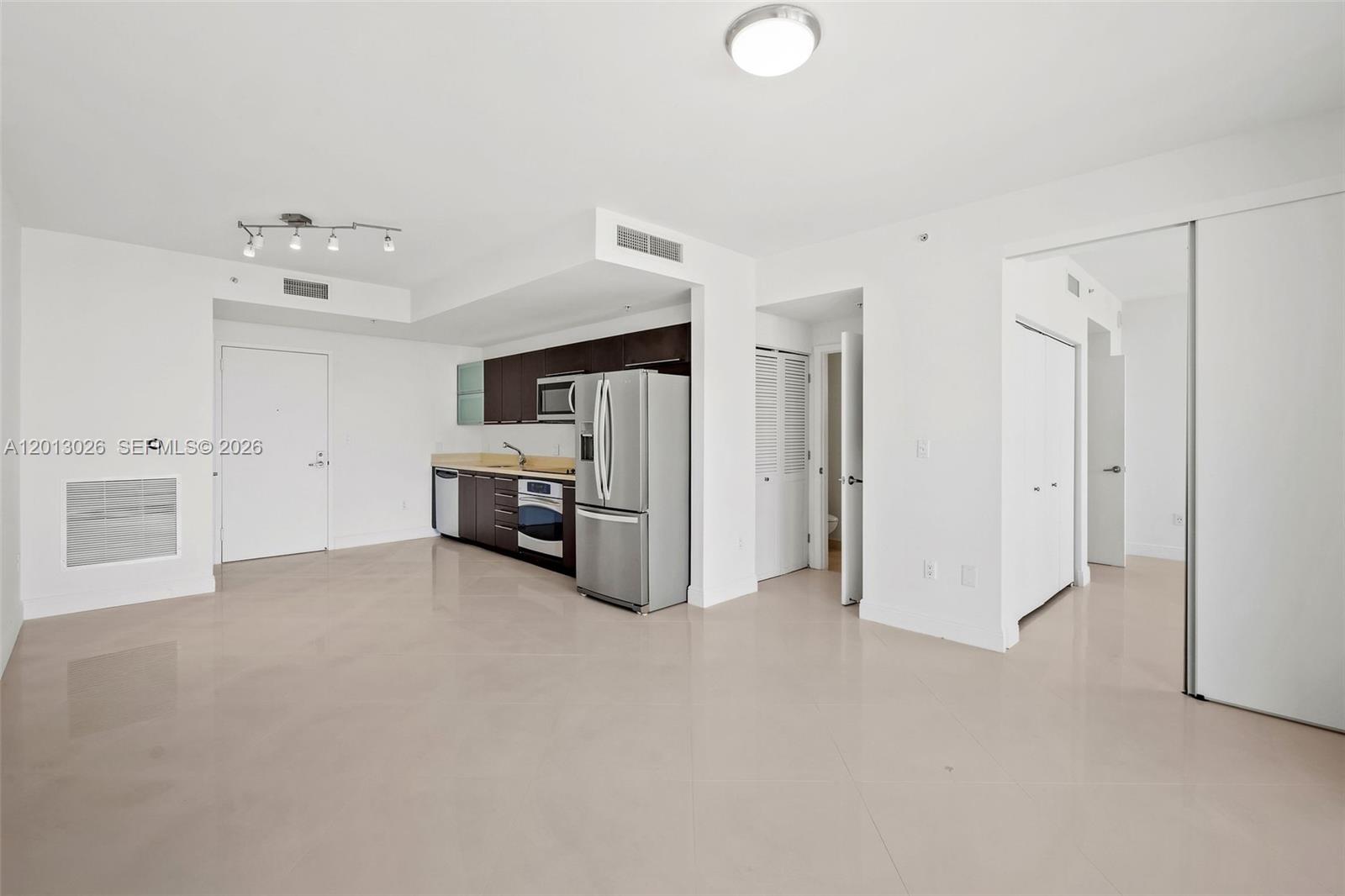 90 Southwest 3rd Street, Unit 1608 Miami, FL 33130 - Photo 9 of 41