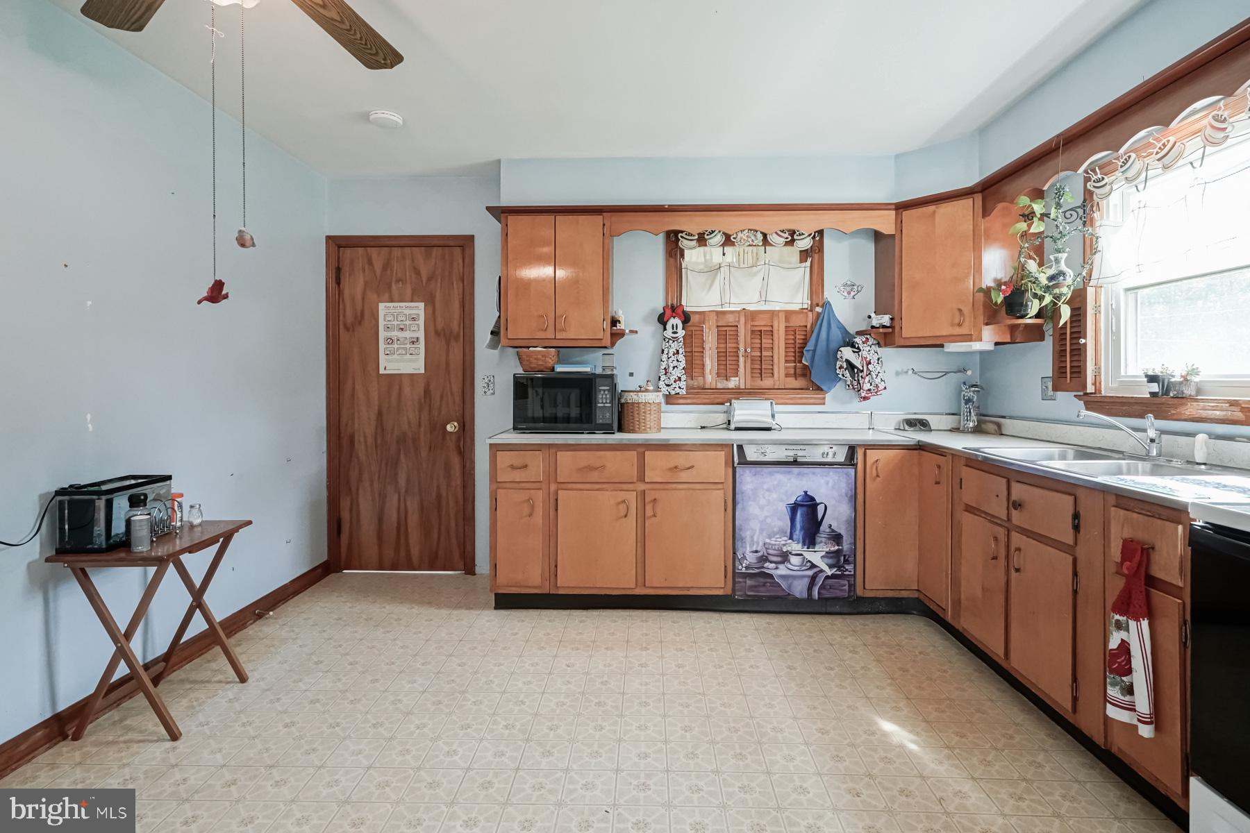 79 Harvard Road Pennsville, NJ 08070 - Photo 12 of 45 Eat in Kitchen