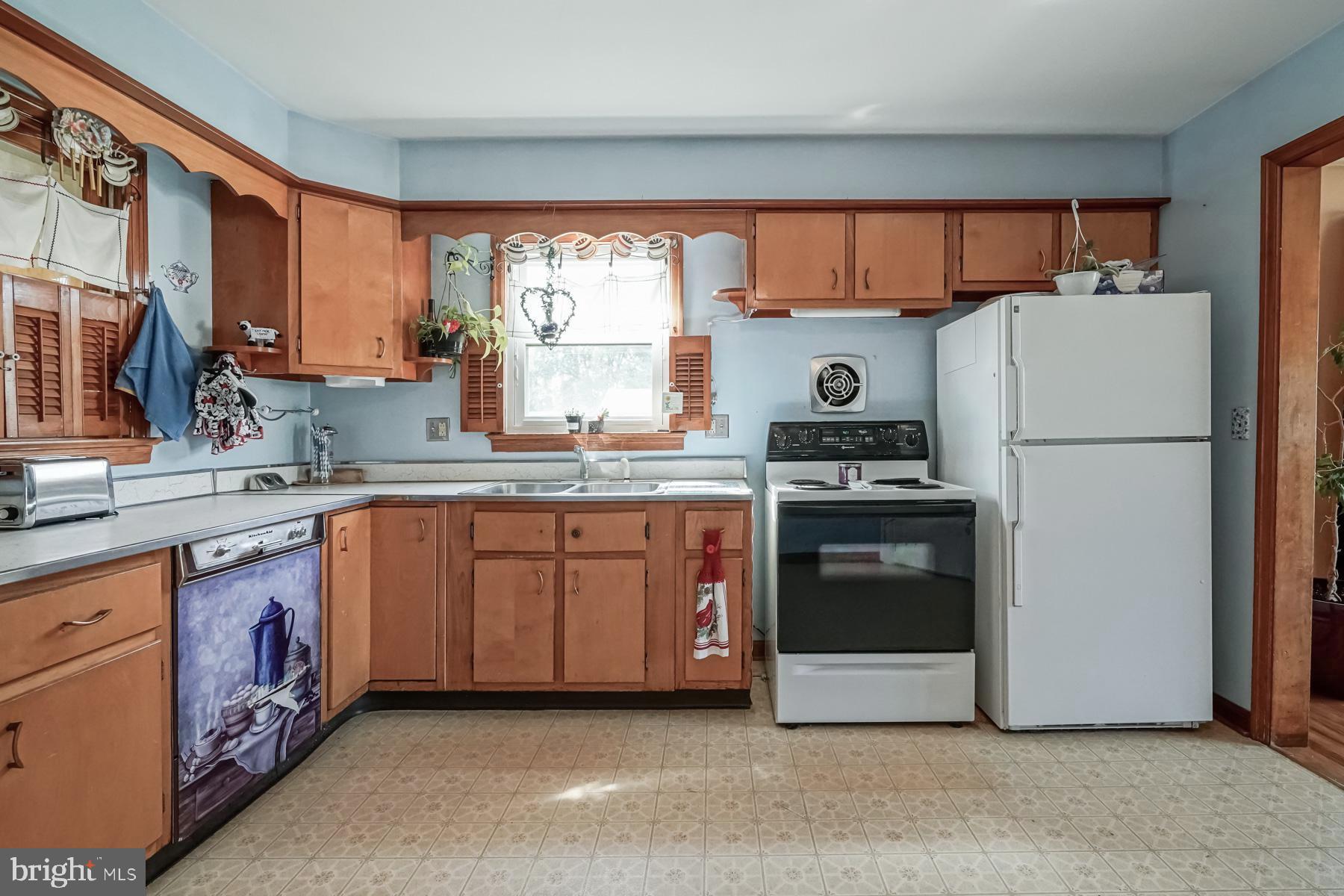 79 Harvard Road Pennsville, NJ 08070 - Photo 10 of 45 Kitchen with all appliances included
