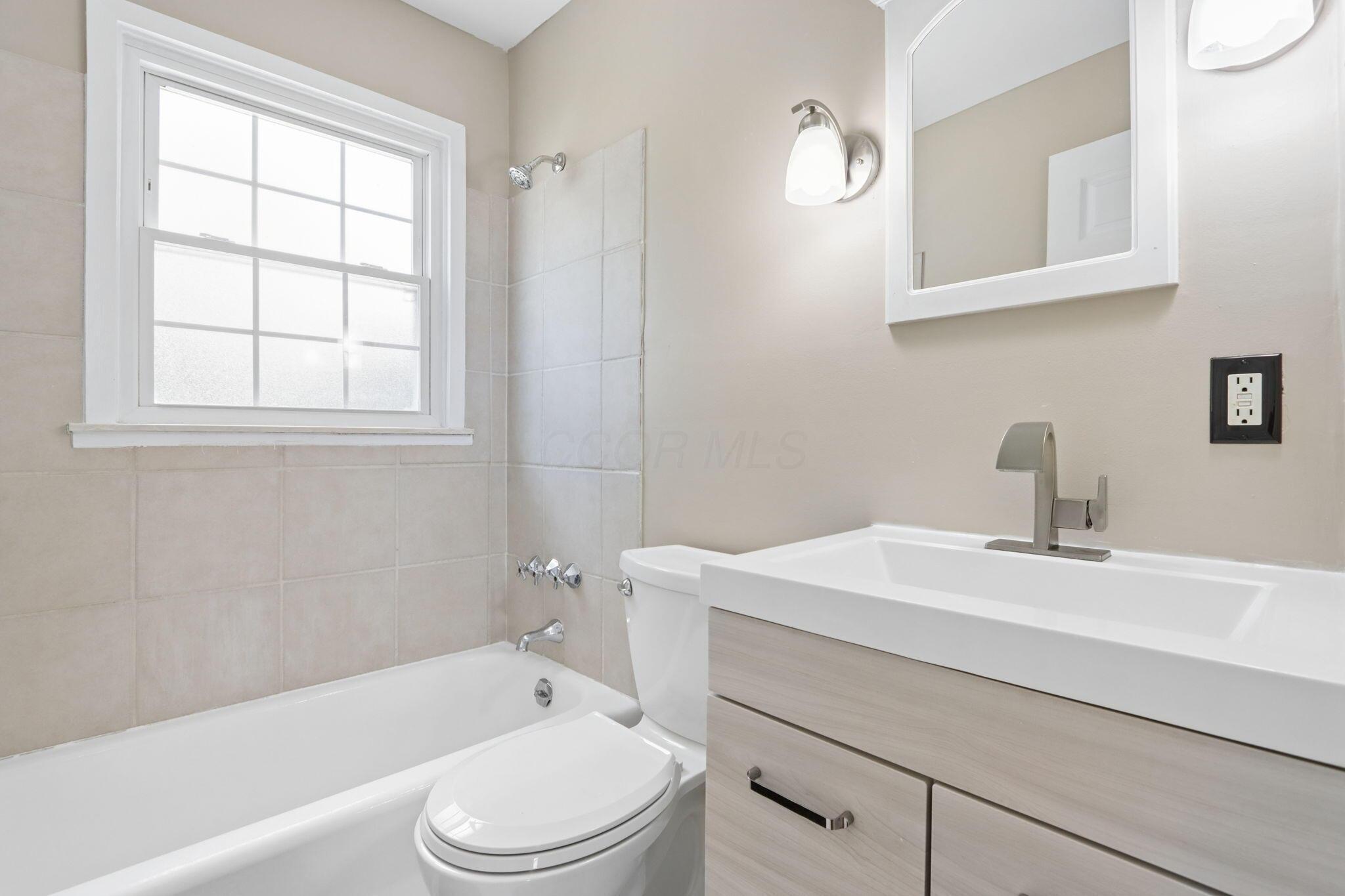 3022 Templeton Road Columbus, OH 43209 - Photo 19 of 38 Bathroom 1