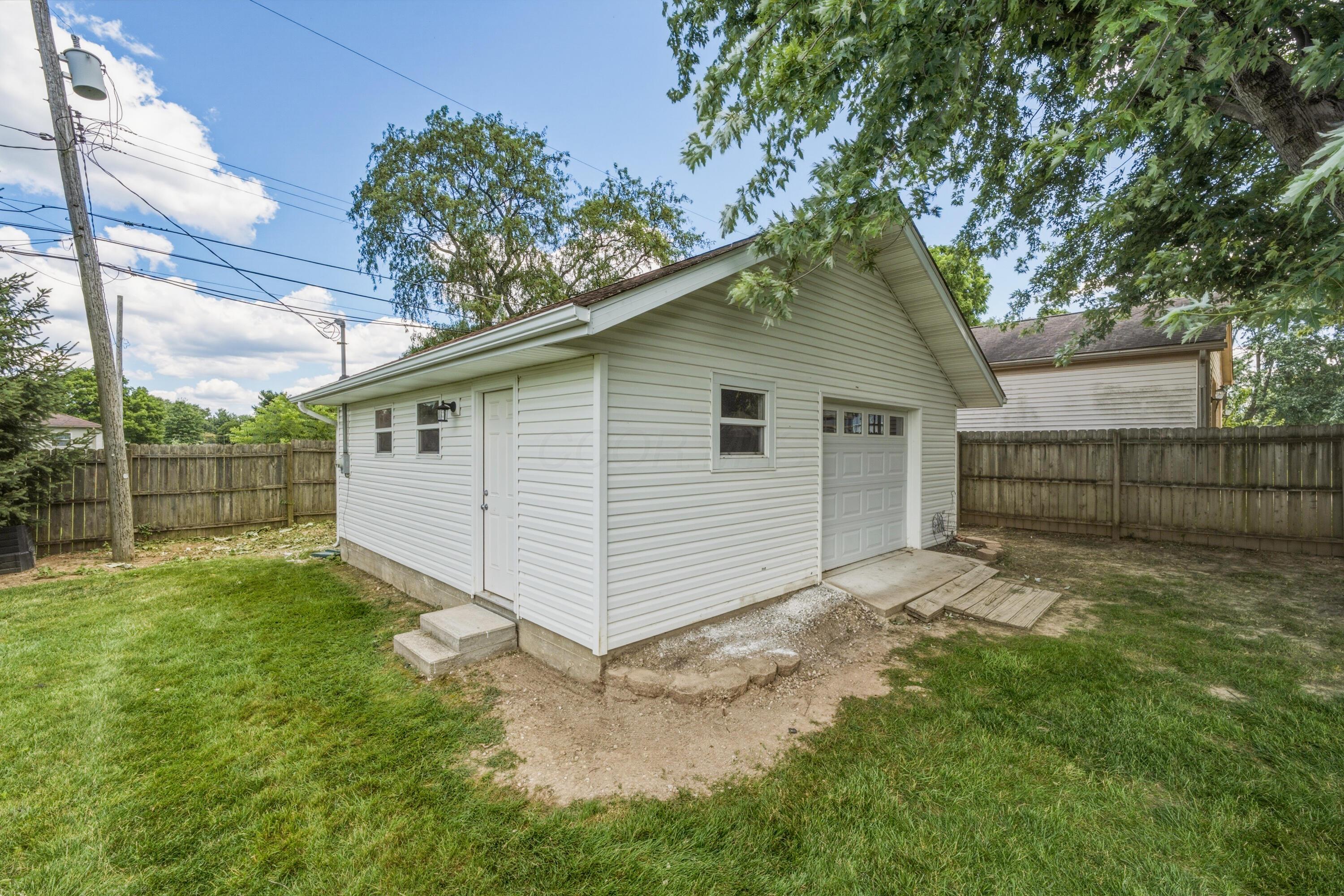 4424 Ethel Road Obetz, OH 43207 - Photo 7 of 34 Detached Garage Backyard