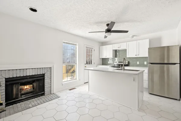 $2,000 | 217 Walton Ferry Road, Unit 108, Hendersonville, TN 37075