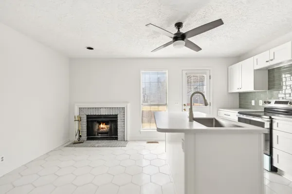 $2,000 | 217 Walton Ferry Road, Unit 108, Hendersonville, TN 37075