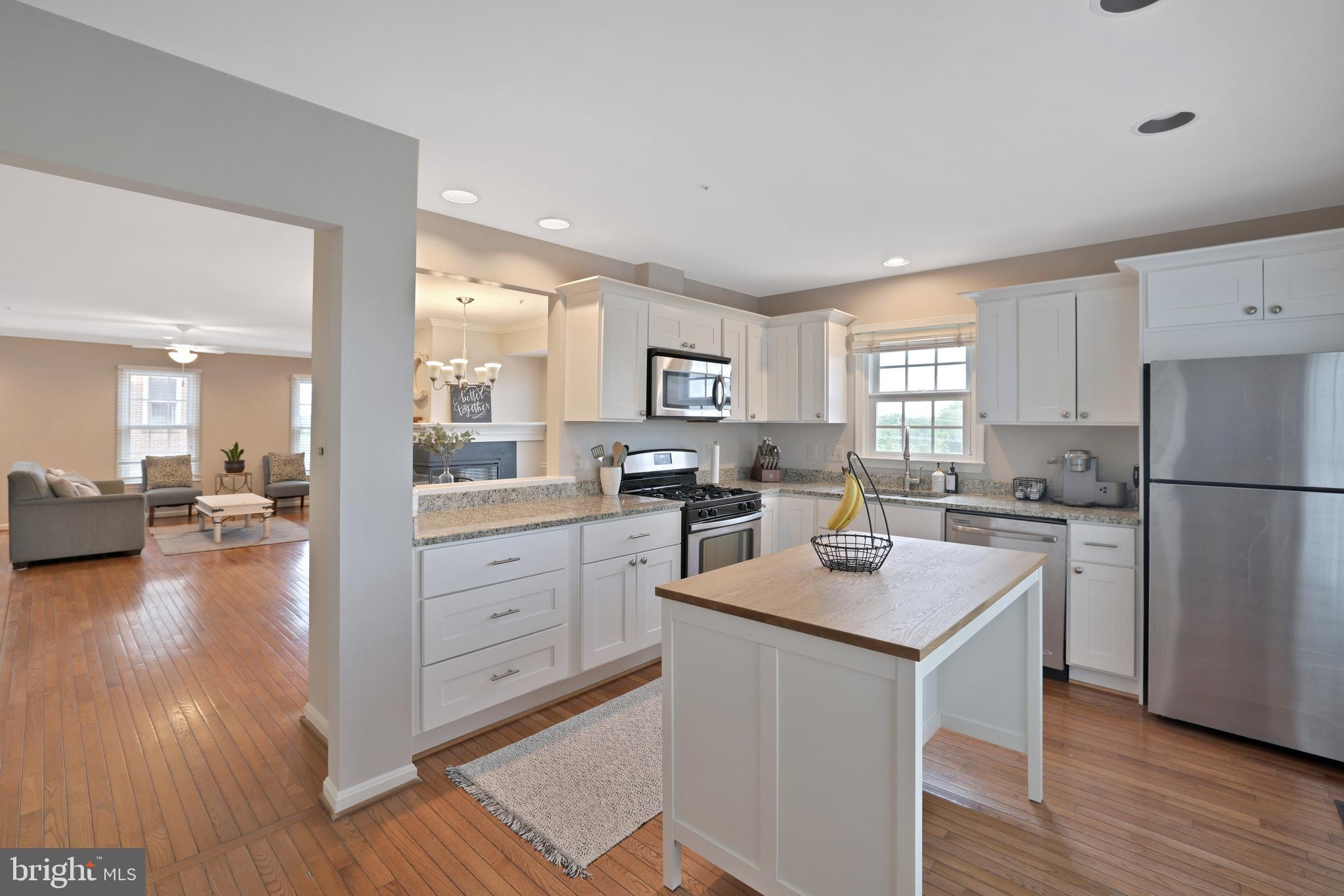 114 Ridgepoint Place Gaithersburg, MD 20878 - Photo 4 of 24 Gallery Image 4