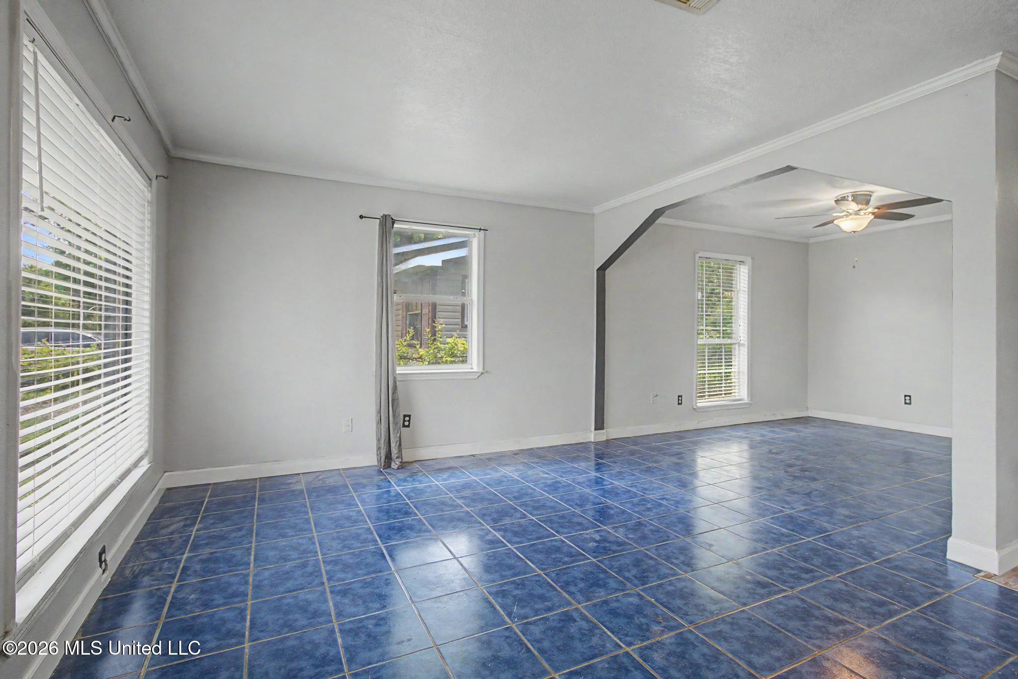 5018 Frederick Street Moss Point, MS 39563 - Photo 5 of 24 Living Room
