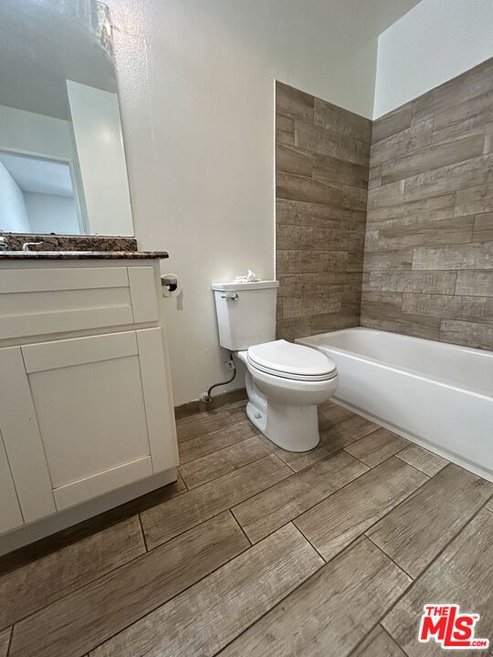 701 Raleigh Street, Unit 4 Glendale, CA 91205 - Photo 7 of 8 Gallery Image 7