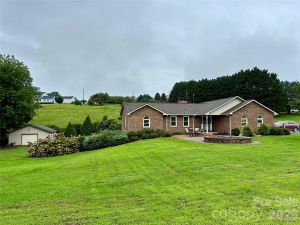 $449,000 | 1633 Jamestown Road, Morganton, NC 28655