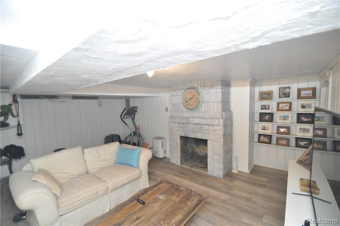 1540 Oxford Road Grosse Pointe, MI 48236 - Photo 24 of 33 DSC_0375.jpg