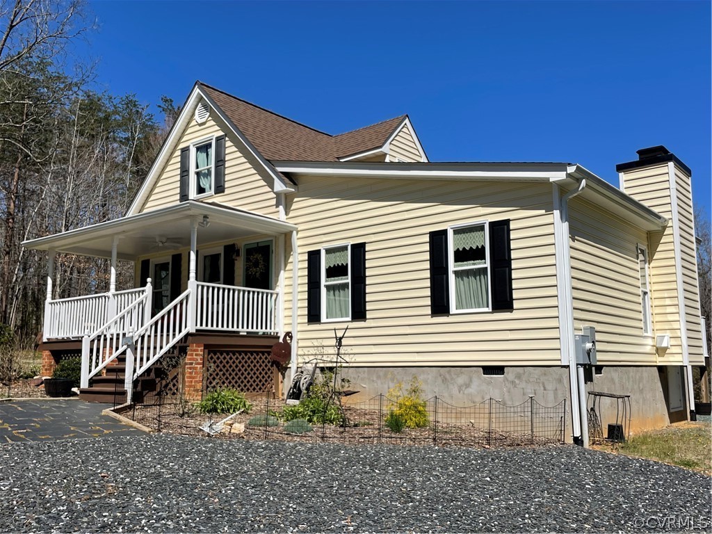 4717 Venable Road Kents Store, VA 23084 - Photo 3 of 44 a front view of a house with garden