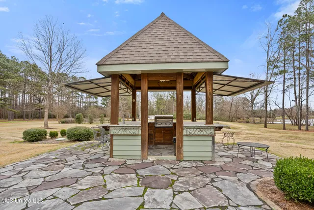 $925,000 | 122 Old Orchard Road, Madison, MS 39110