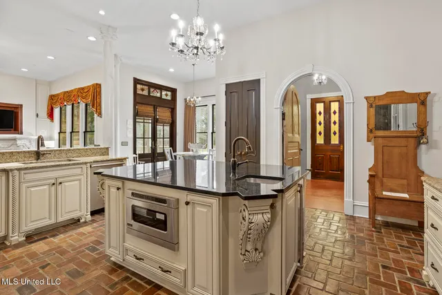 $925,000 | 122 Old Orchard Road, Madison, MS 39110