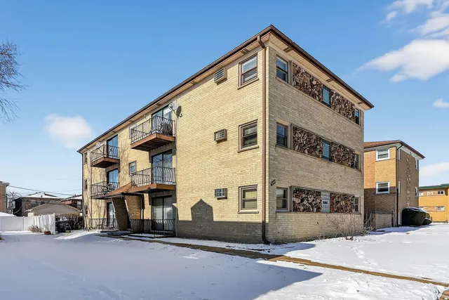 $190,000 | 2742 North 73rd Court, Unit 2E, Elmwood Park, IL 60707