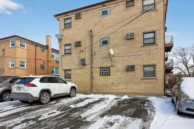 $190,000 | 2742 North 73rd Court, Unit 2E, Elmwood Park, IL 60707