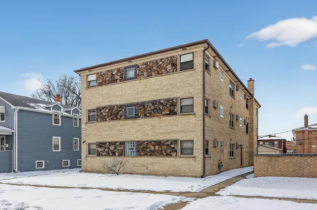 $190,000 | 2742 North 73rd Court, Unit 2E, Elmwood Park, IL 60707