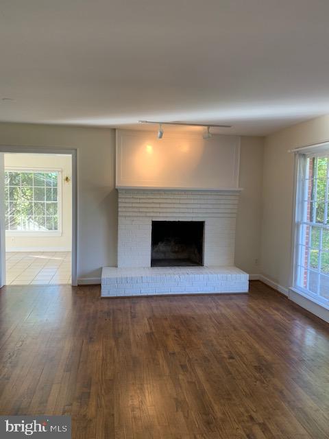 280 Bishop Meade Road Boyce, VA 22620 - Photo 5 of 26 Fireplace in living room
