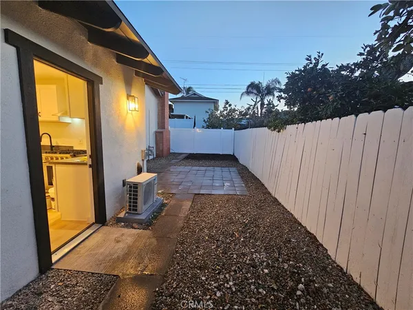 $2,000 | 324 East Citron Street, Corona, CA 92879