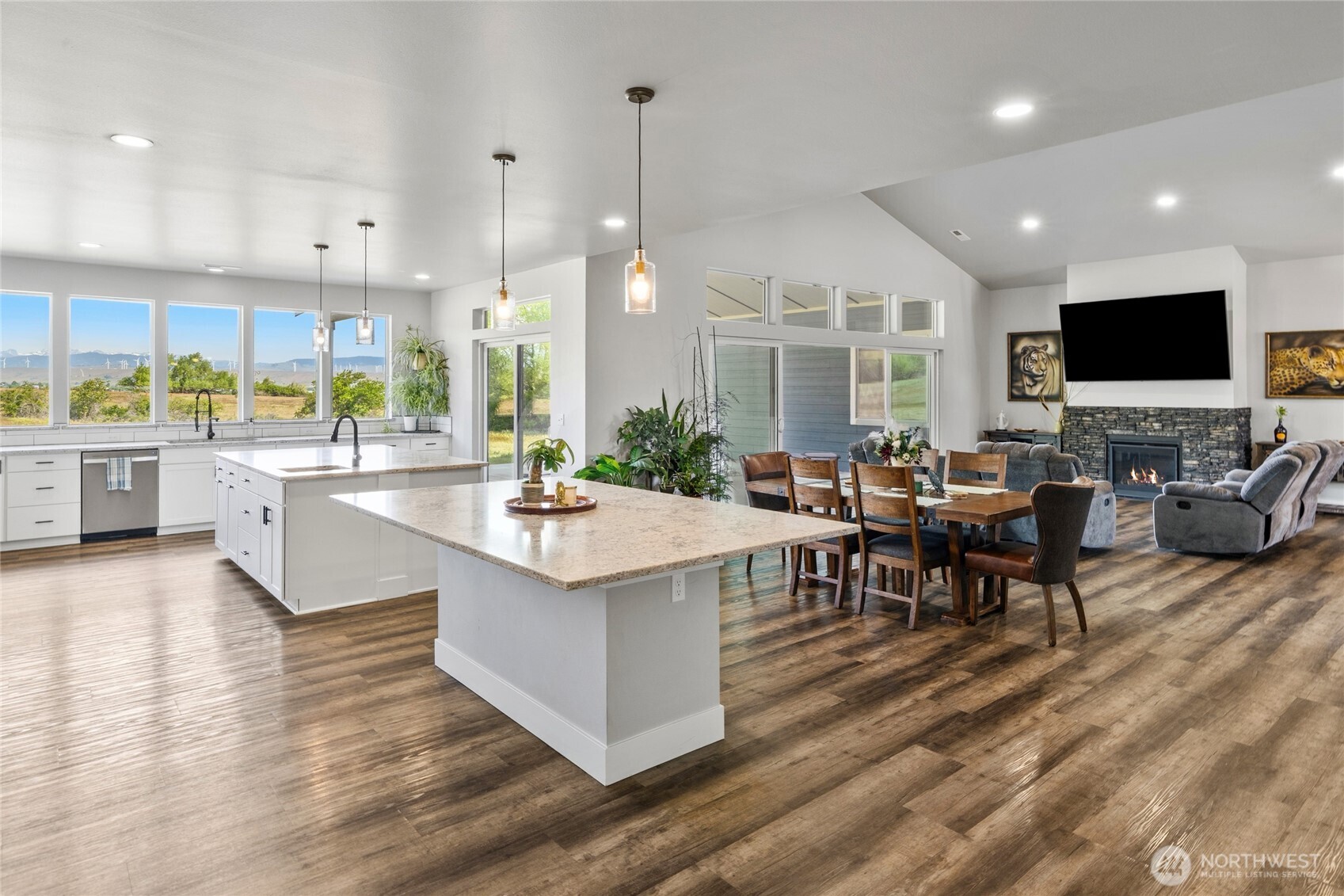1590 Hunter Road Ellensburg, WA 98926 - Photo 13 of 40 a large kitchen with lots of counter and a view of living room