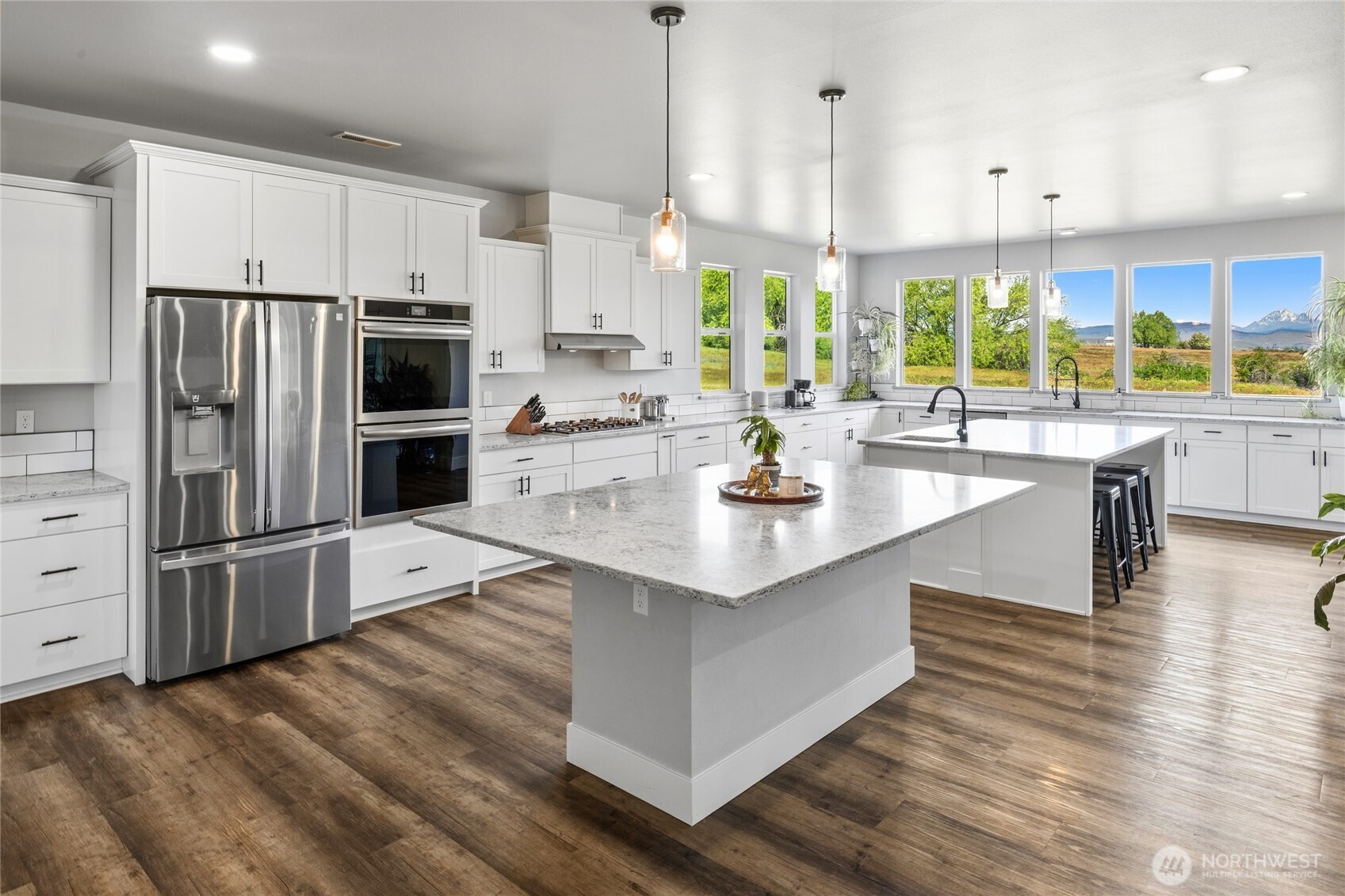 1590 Hunter Road Ellensburg, WA 98926 - Photo 14 of 40 a kitchen with stainless steel appliances a stove a sink a oven a center island and couches